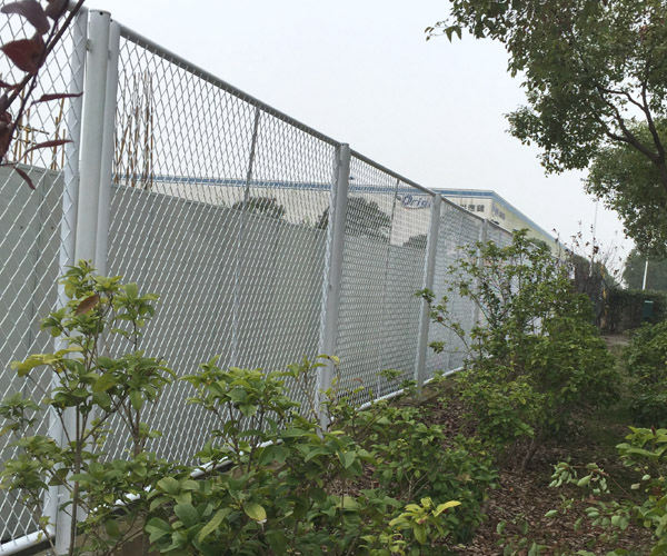 鋼板網(wǎng)護(hù)欄網(wǎng).jpg