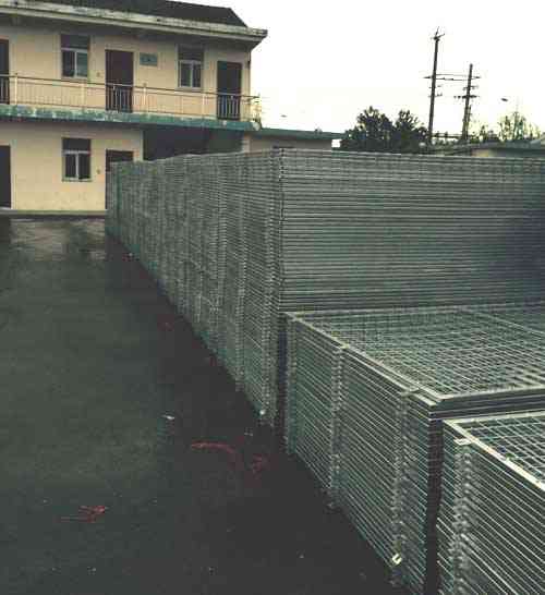 熱鍍鋅框架護(hù)欄網(wǎng)