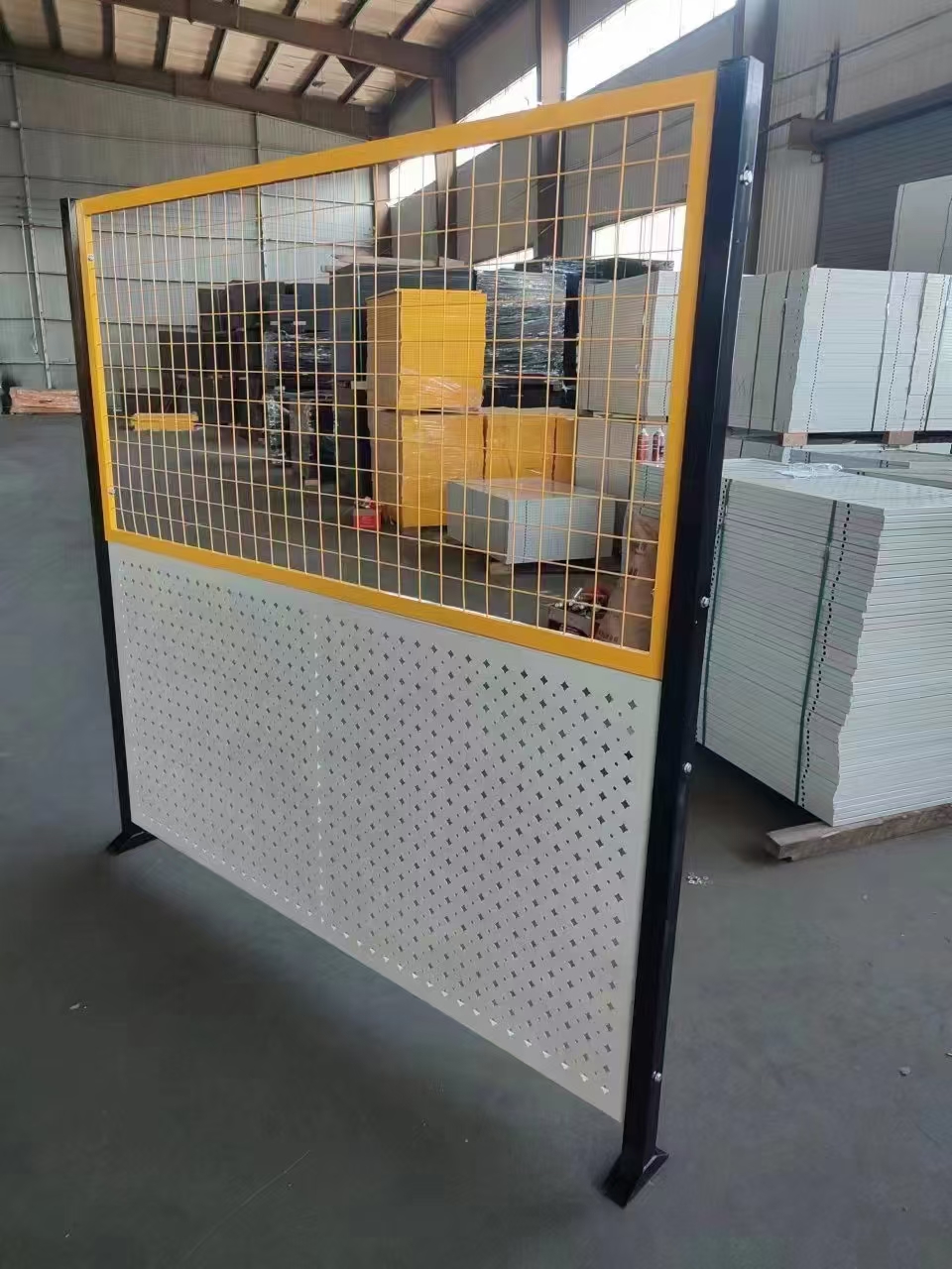 沖孔板倉(cāng)庫車間護(hù)欄